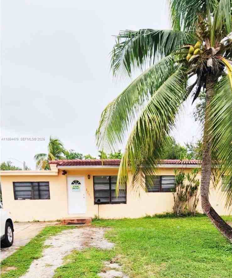 1051 Northeast 155th Street - Photo 5 of 10