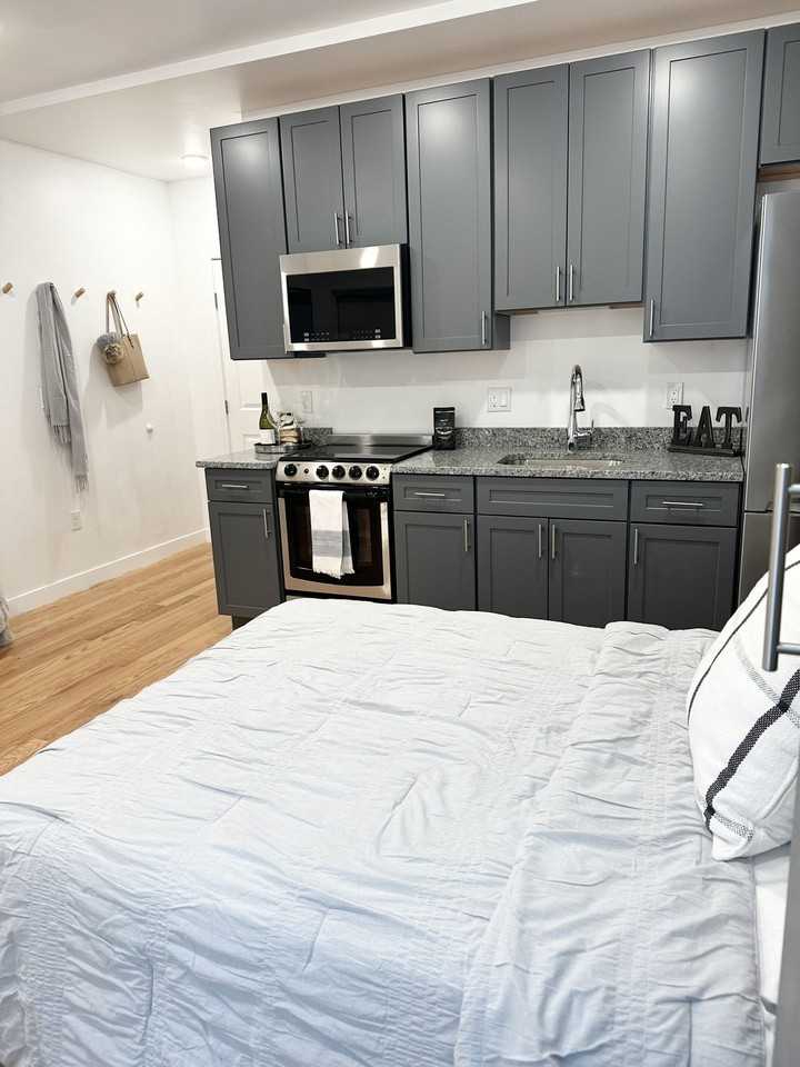 165 Hawthorne - Photo 3 of 14