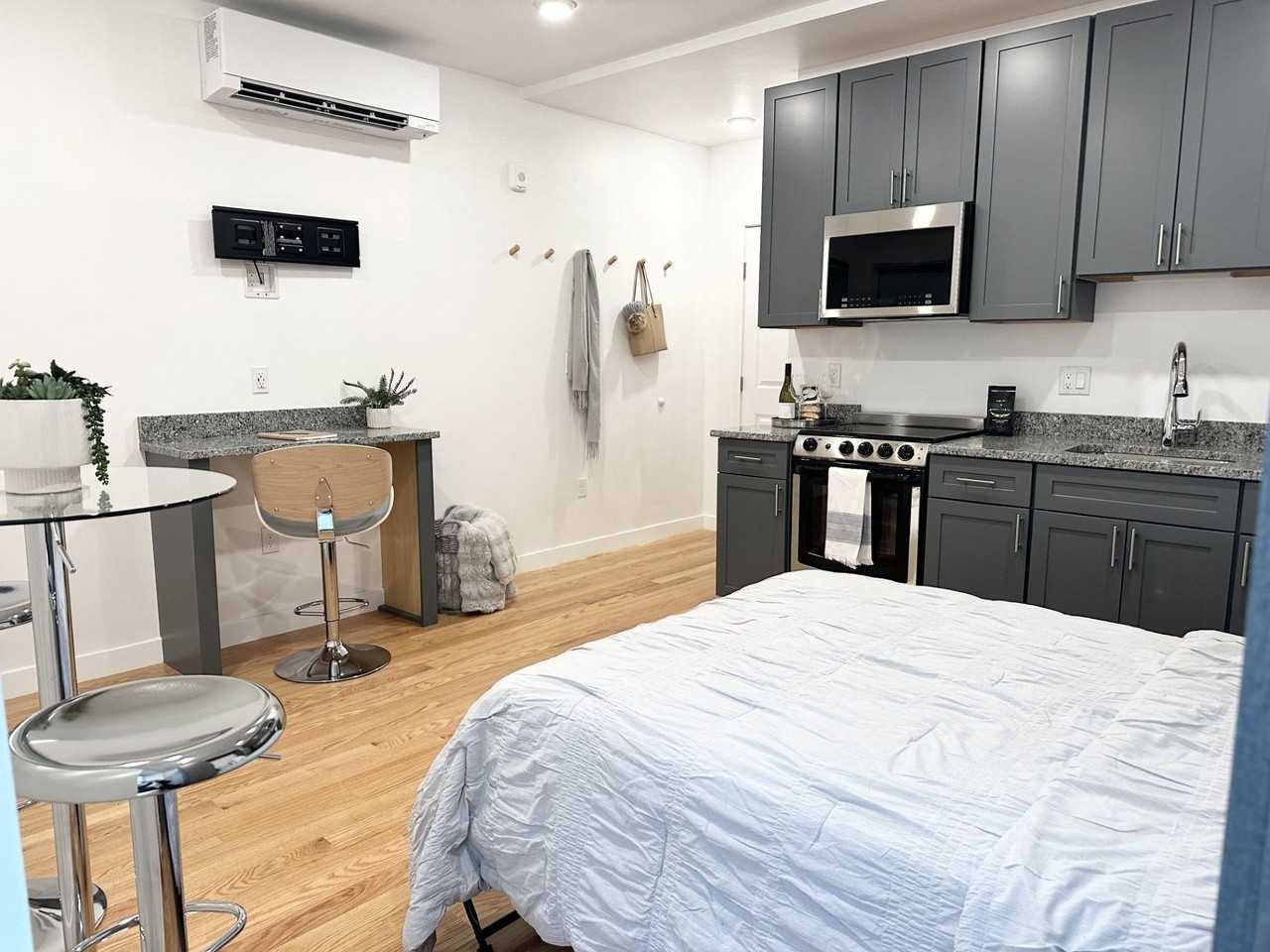 165 Hawthorne - Photo 4 of 14