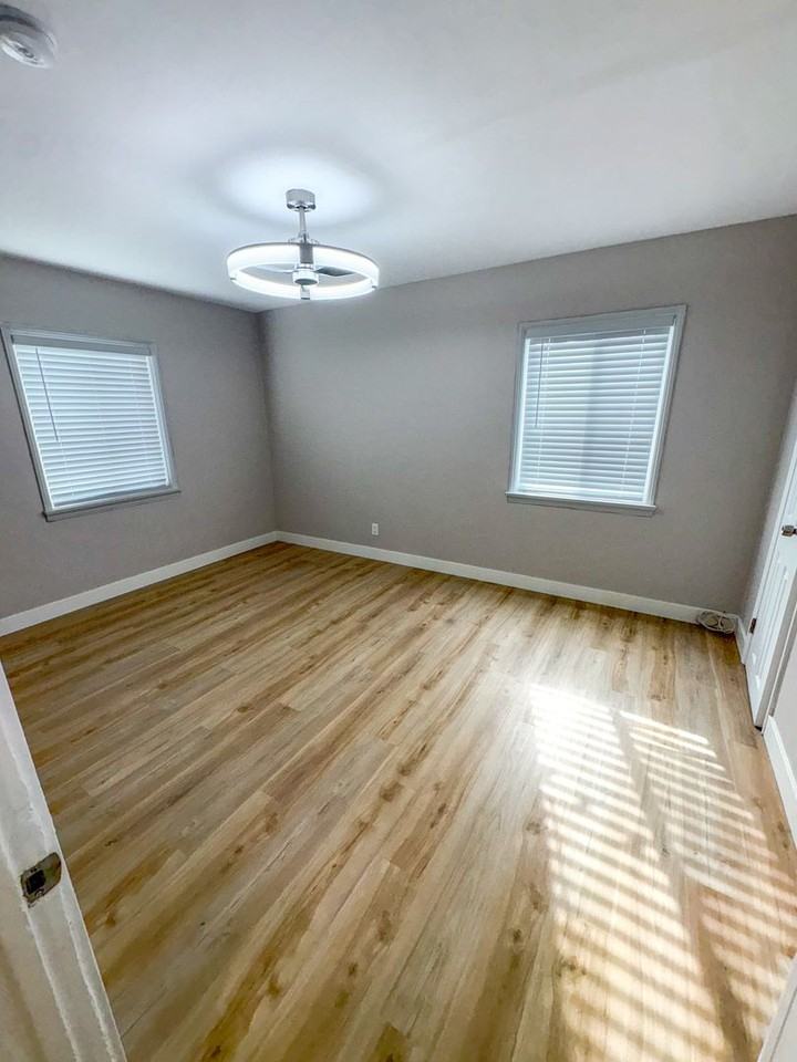 527 Hyde Park Blvd - Photo 6 of 45