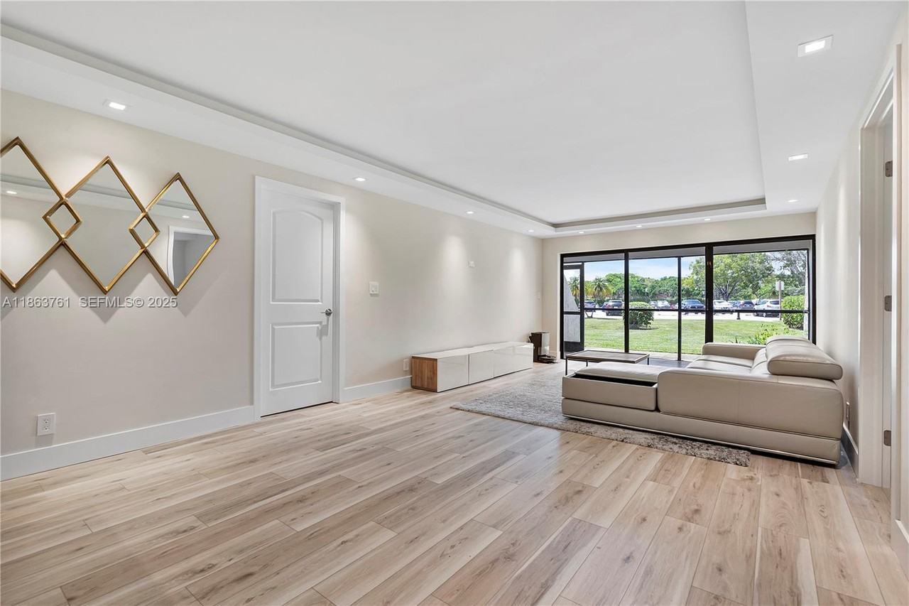 230 Lakeview Drive ##106 - Photo 3 of 45