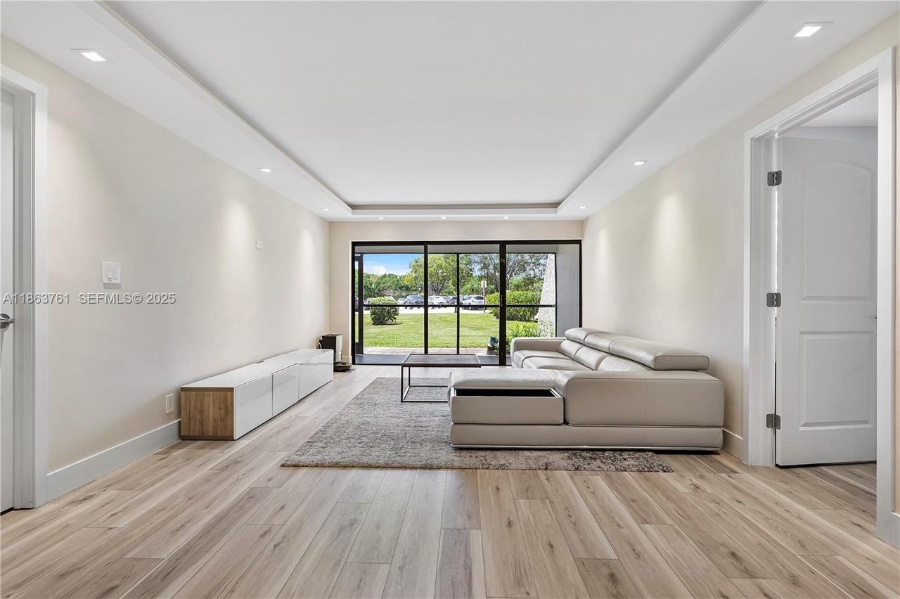 230 Lakeview Drive ##106 - Photo 4 of 45