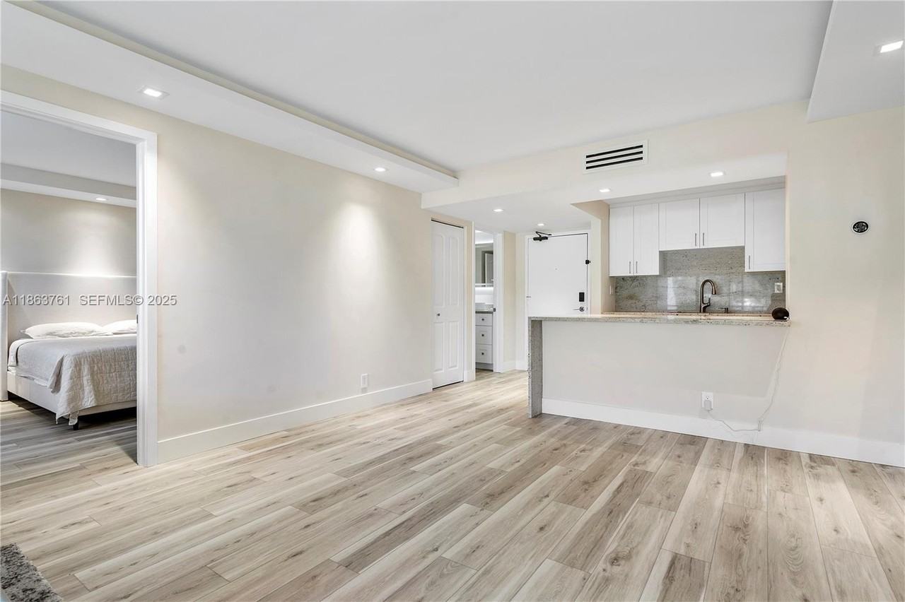 230 Lakeview Drive ##106 - Photo 7 of 45