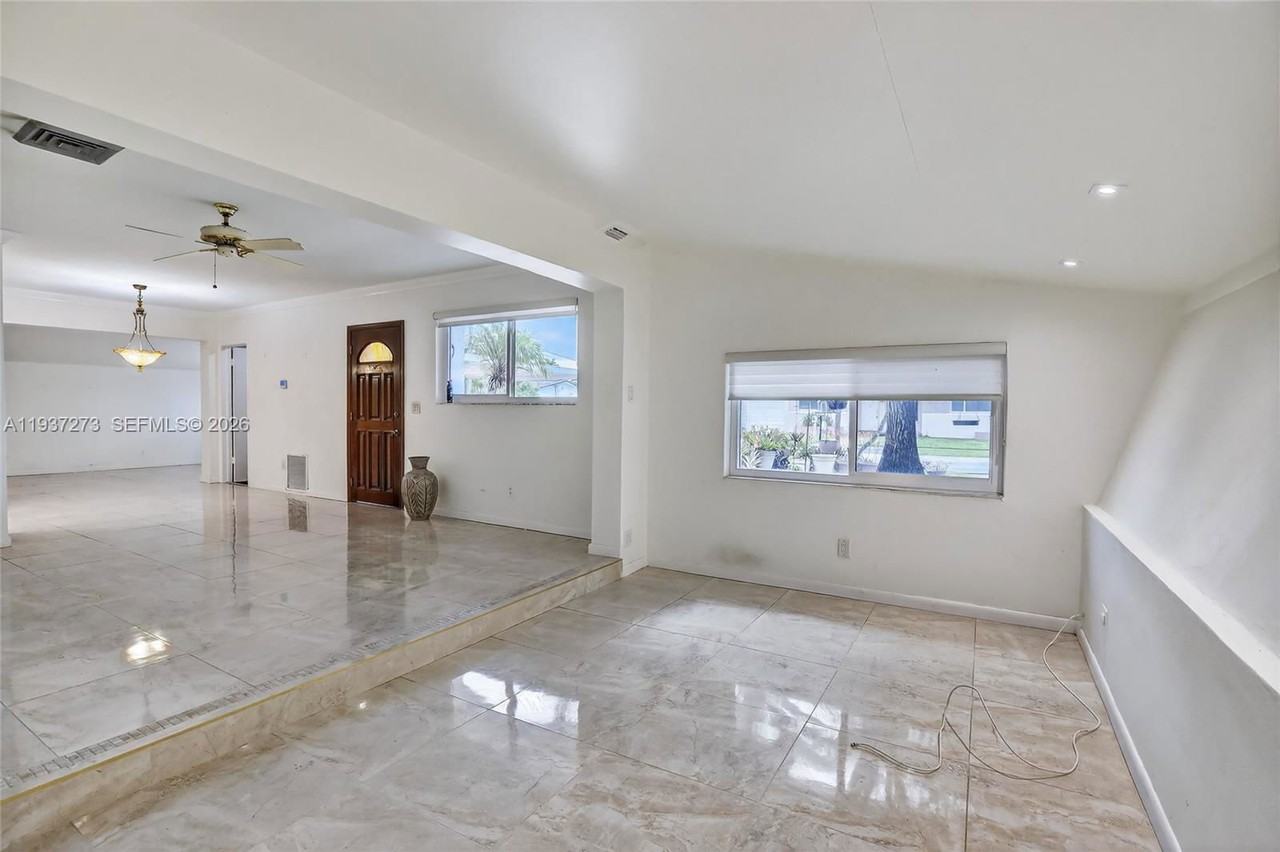 2500 Ne 209th Ter - Photo 6 of 7