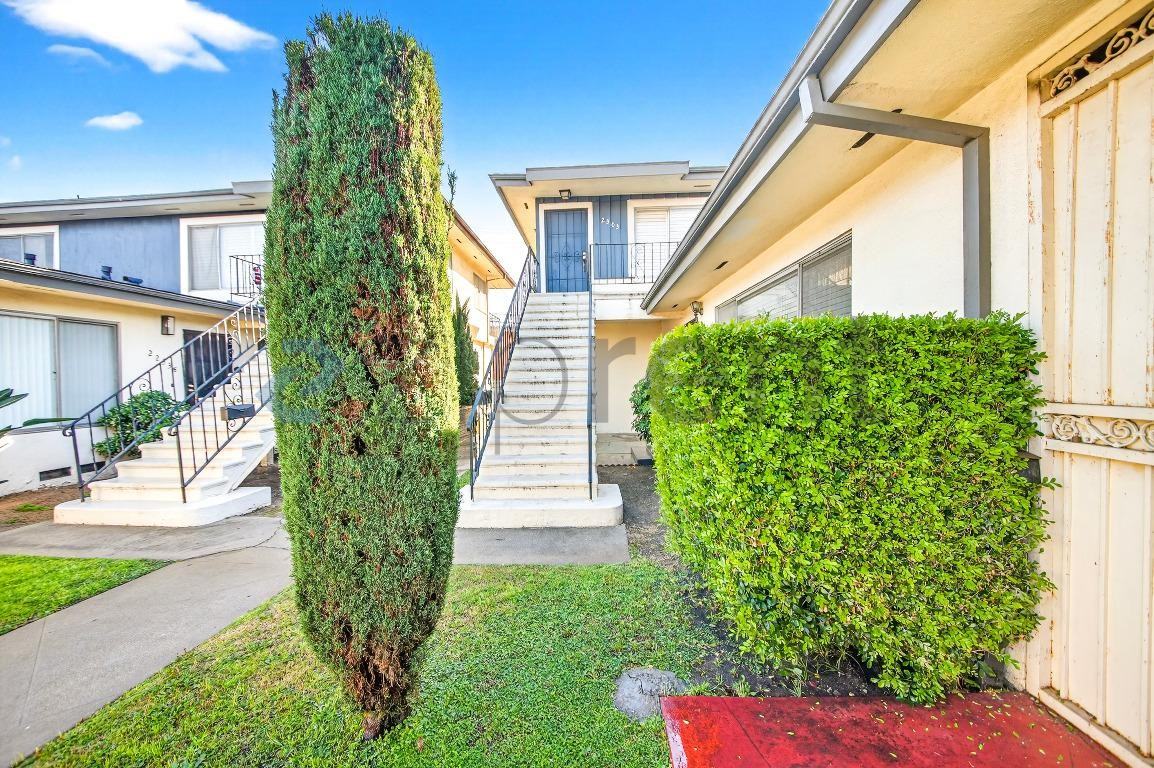 2303 W Beverly Blvd - Photo 2 of 19