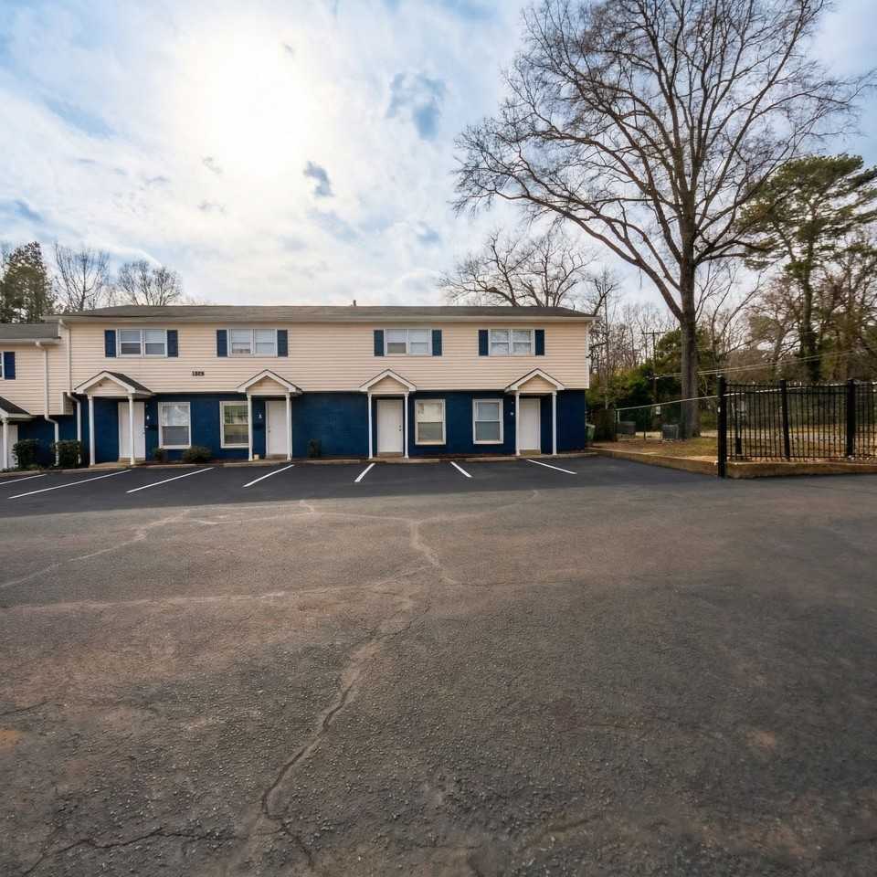 Key Street Apartments - Photo 3 of 50