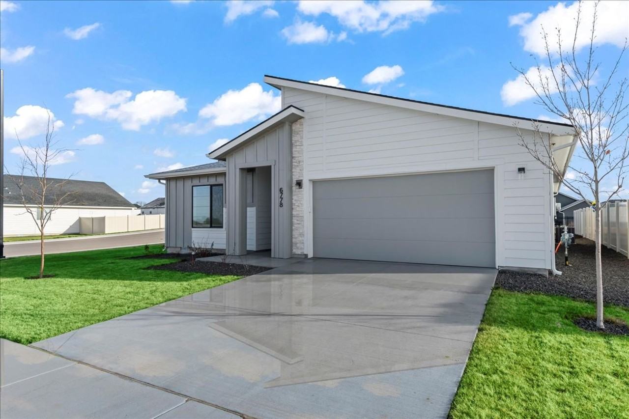 6778 6778 S Lumberton Way - Photo 2 of 38