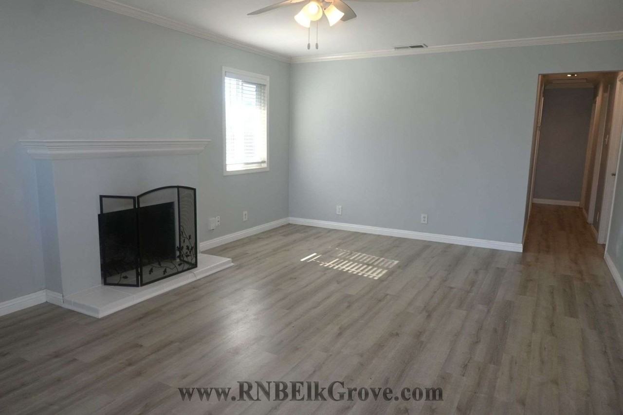 7382 Stratford St - Photo 3 of 17