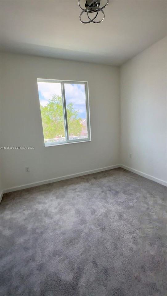 1323 Southeast 7th Terrace - Photo 4 of 15