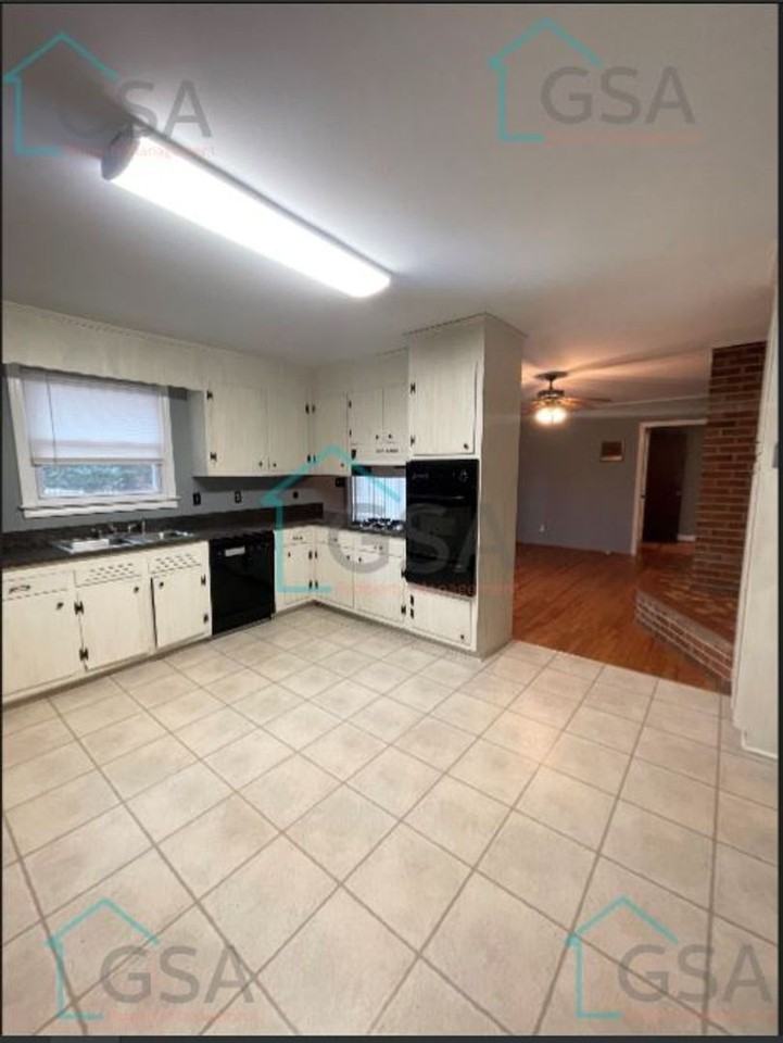 12 Elsie Ave - Photo 3 of 15