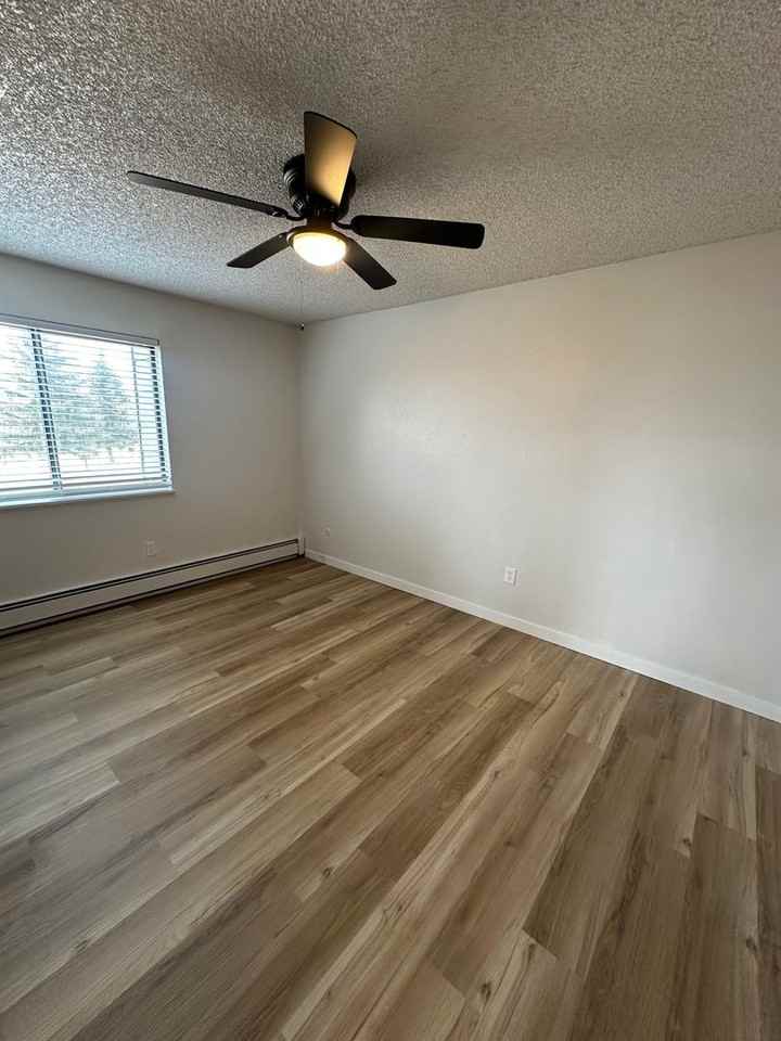 4400 Parkview Dr - Photo 5 of 6