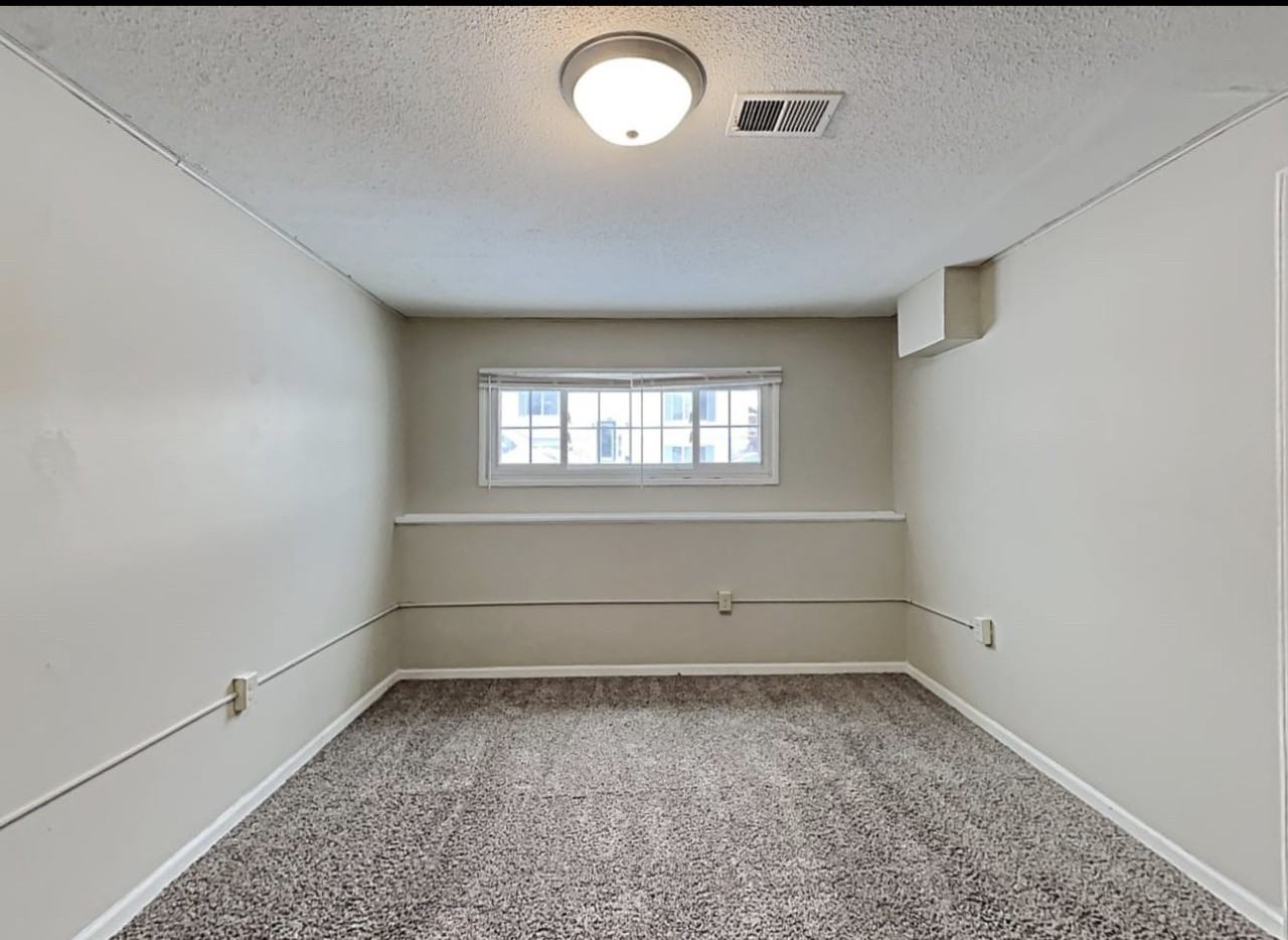 401 42nd Ave NE - Photo 3 of 7