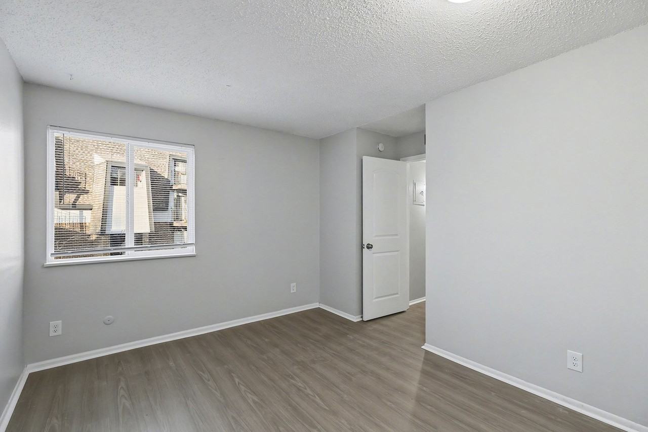 Stoneybrook Apartments - Photo 6 of 50