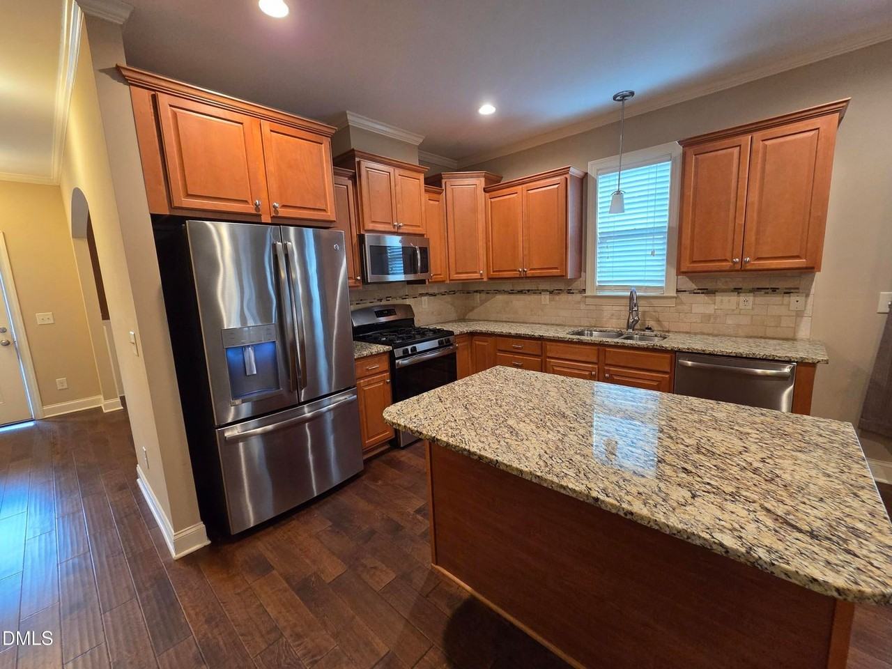 100 Scarlet Bell Dr - Photo 2 of 18