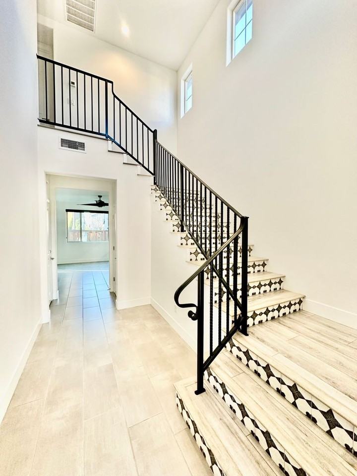 4422 Horizon Dr - Photo 3 of 35