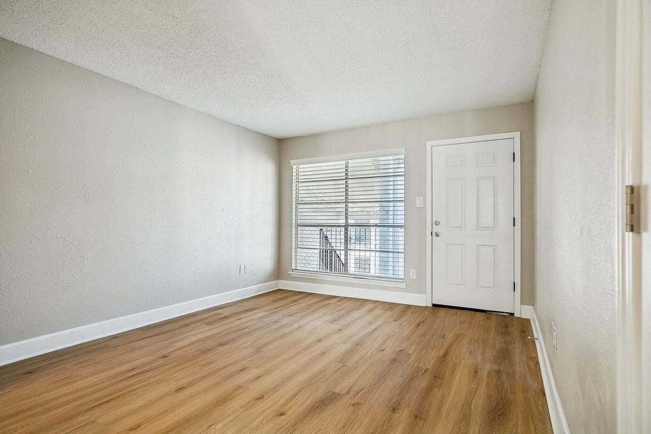 Bellecour Crossing - Photo 4 of 50