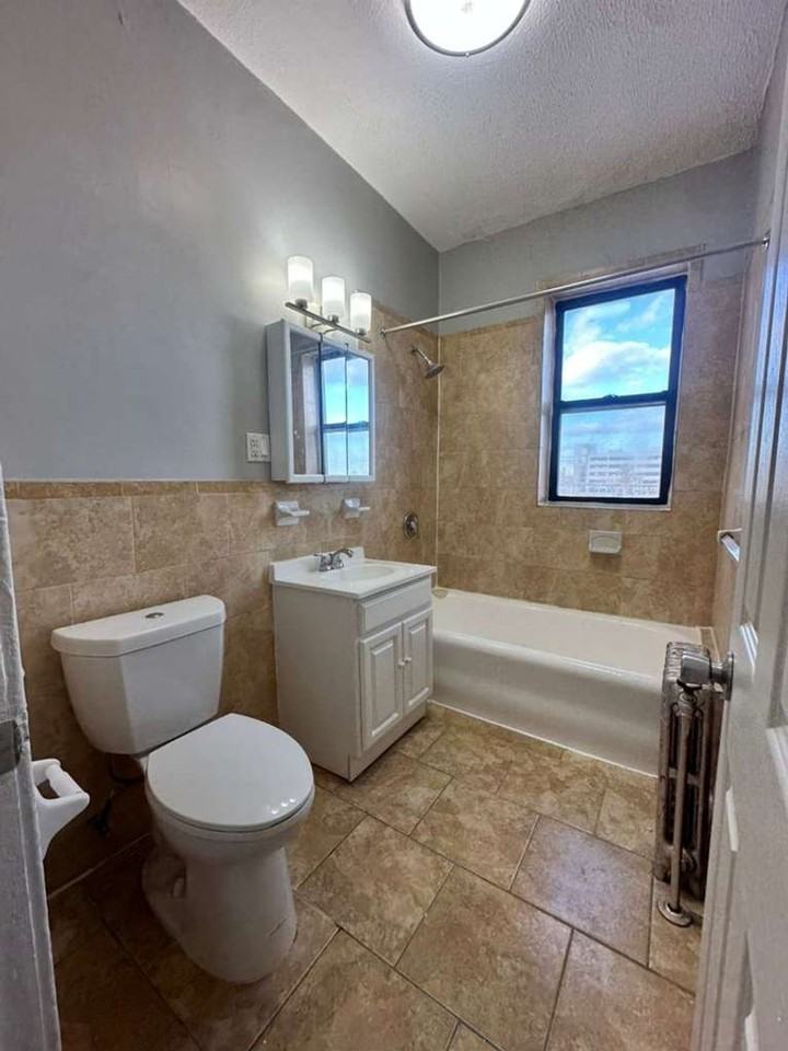 The Renaissance - Photo 6 of 7