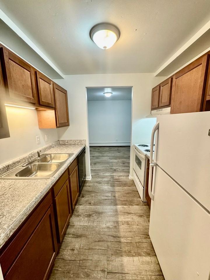 311 Jarvis St. - Photo 3 of 14