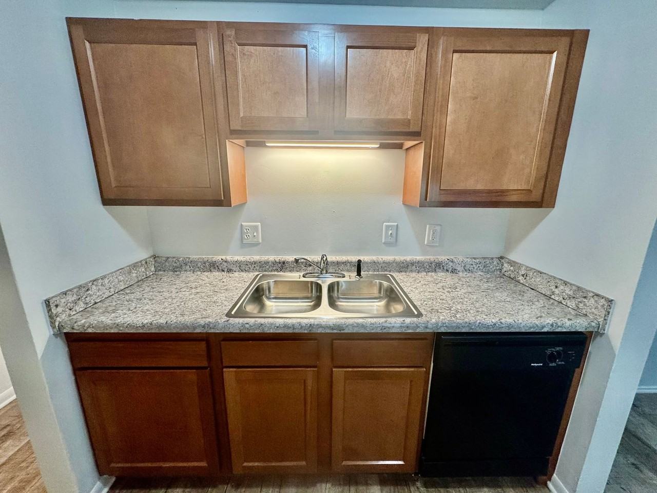 311 Jarvis St. - Photo 4 of 14