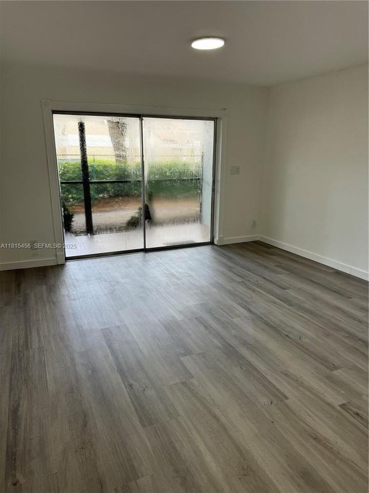 2820 Riverside Drive ##107 - Photo 3 of 23