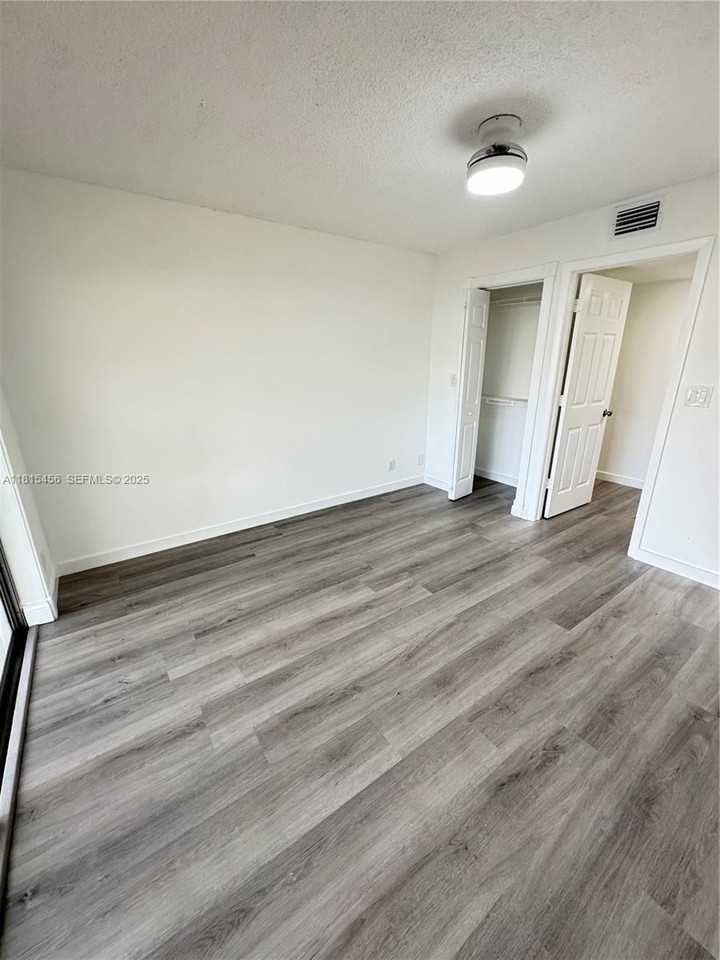 2820 Riverside Drive ##107 - Photo 6 of 23