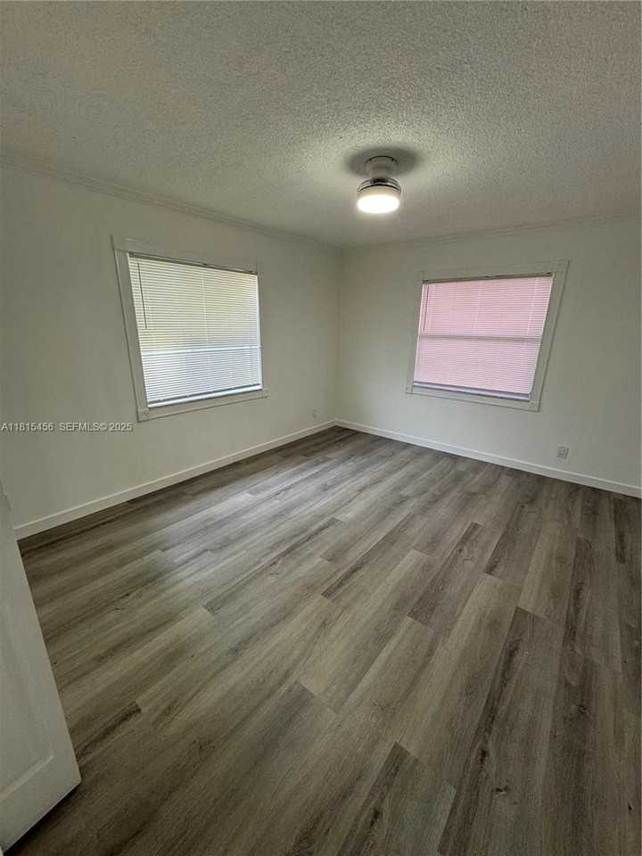 2820 Riverside Drive ##107 - Photo 7 of 23