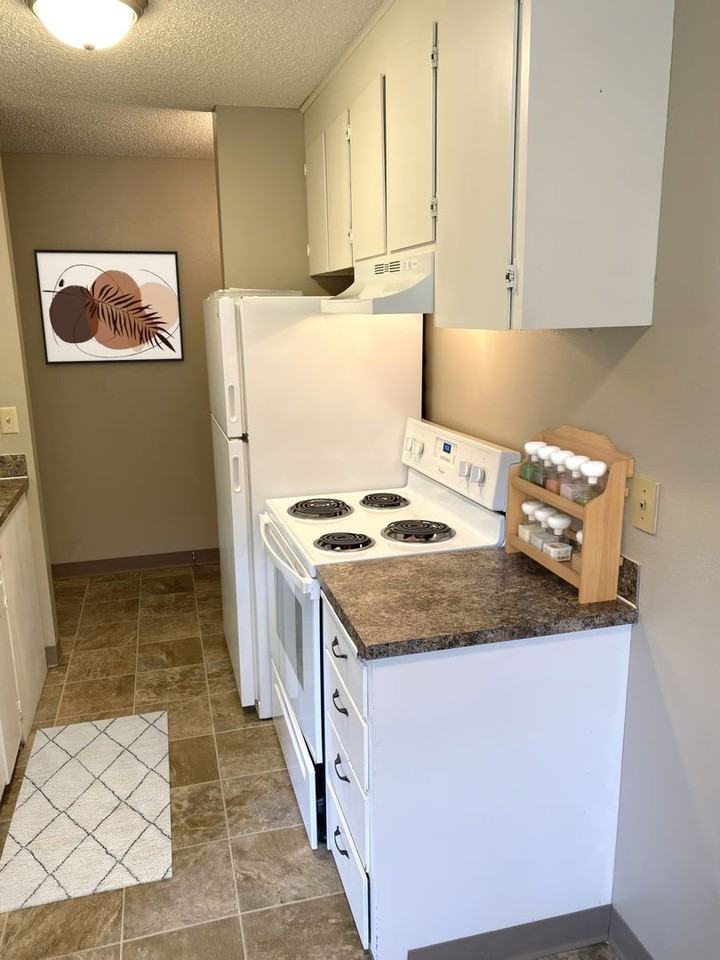229 Canyon Dr #11 - Photo 3 of 20