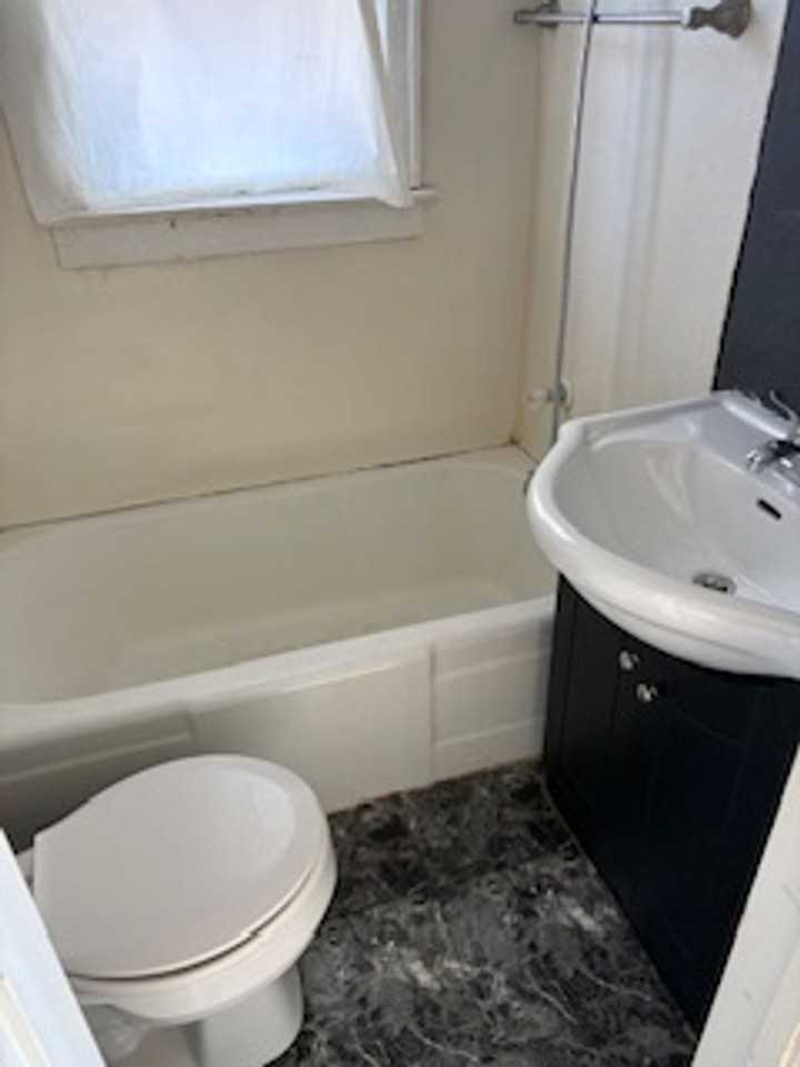 1021 1/2 W 5th St #1 - Photo 3 of 8