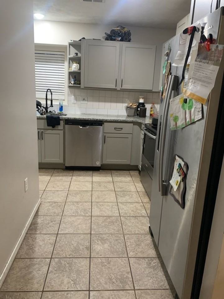 2816 W 25th St N - Photo 2 of 25