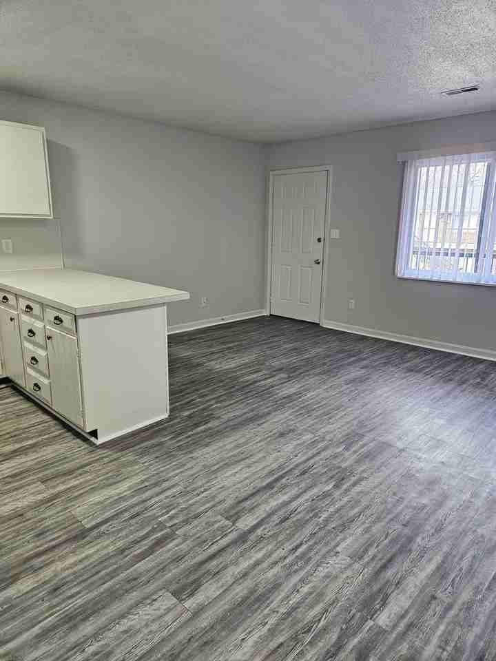 525 Green Valley Dr #9 - Photo 5 of 11