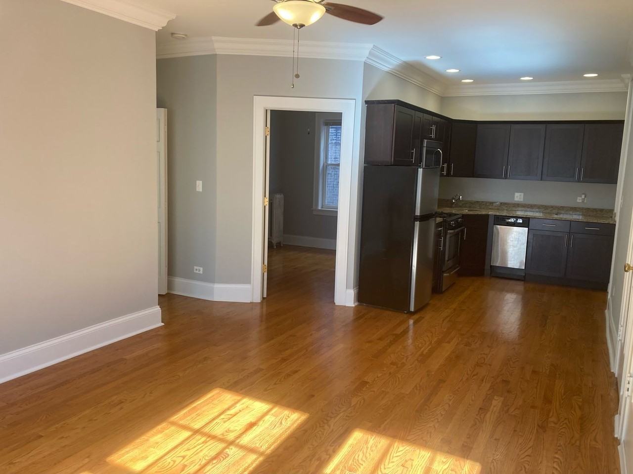 4412 N Rockwell St #1 - Photo 4 of 11