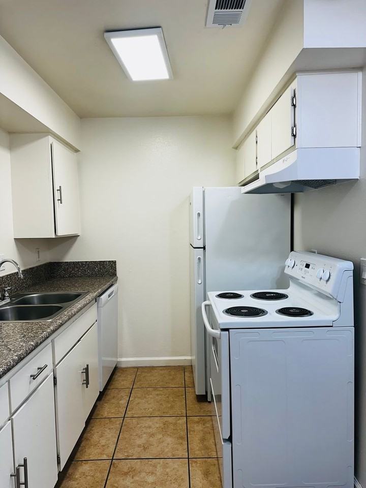 Sunset Apartments - Photo 7 of 8