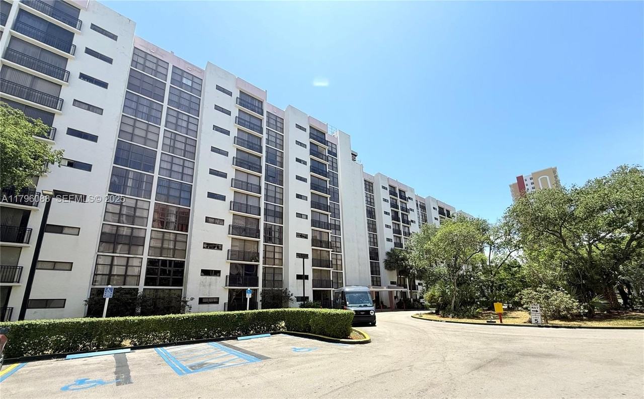 16909 North Bay Road ##116 - Photo 4 of 15