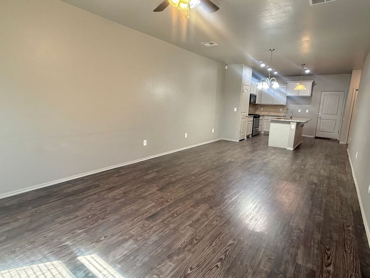 11212 Coachmans Rd - Photo 2 of 14