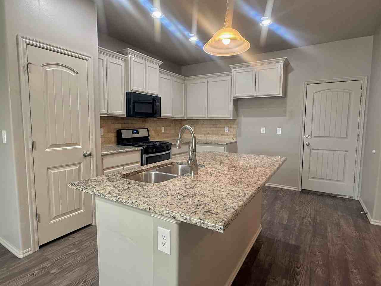 11212 Coachmans Rd - Photo 4 of 14