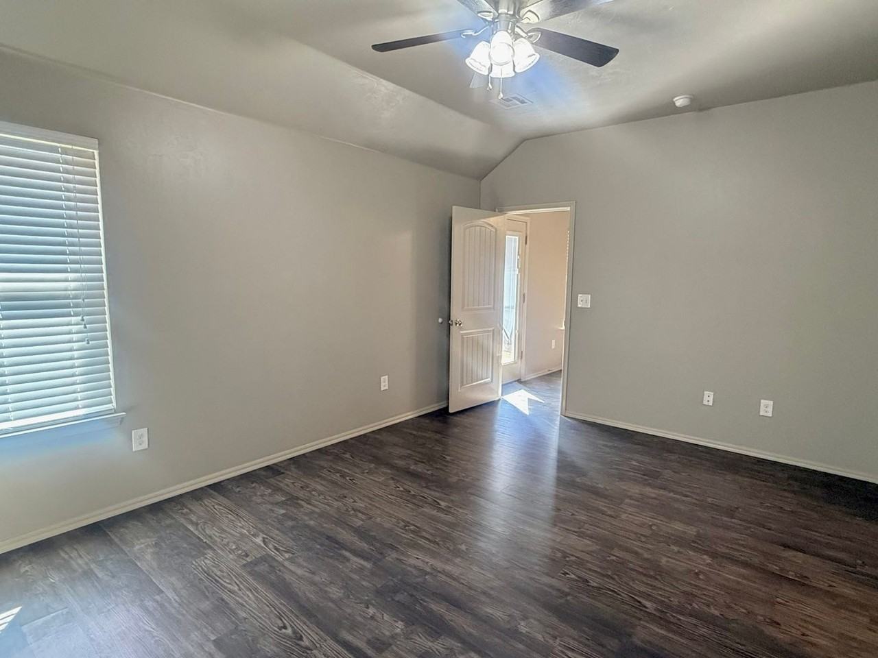 11212 Coachmans Rd - Photo 6 of 14