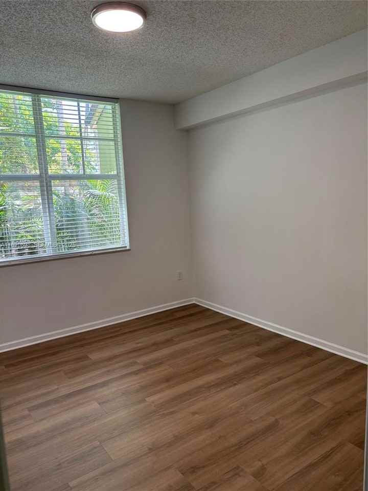 1900 Van Buren Street - Photo 4 of 30