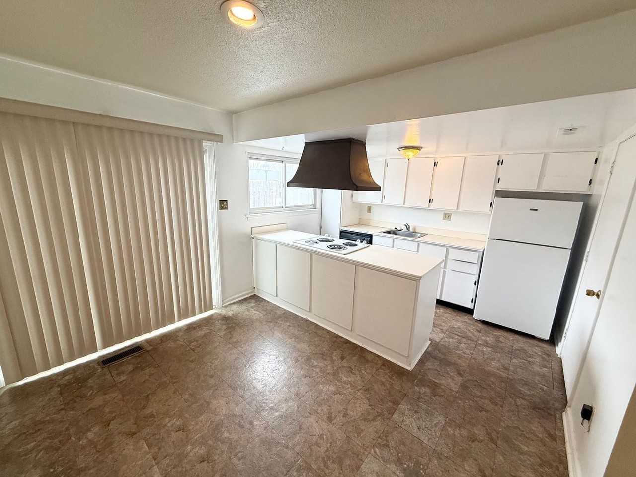 161 Ardwick Ter - Photo 2 of 24