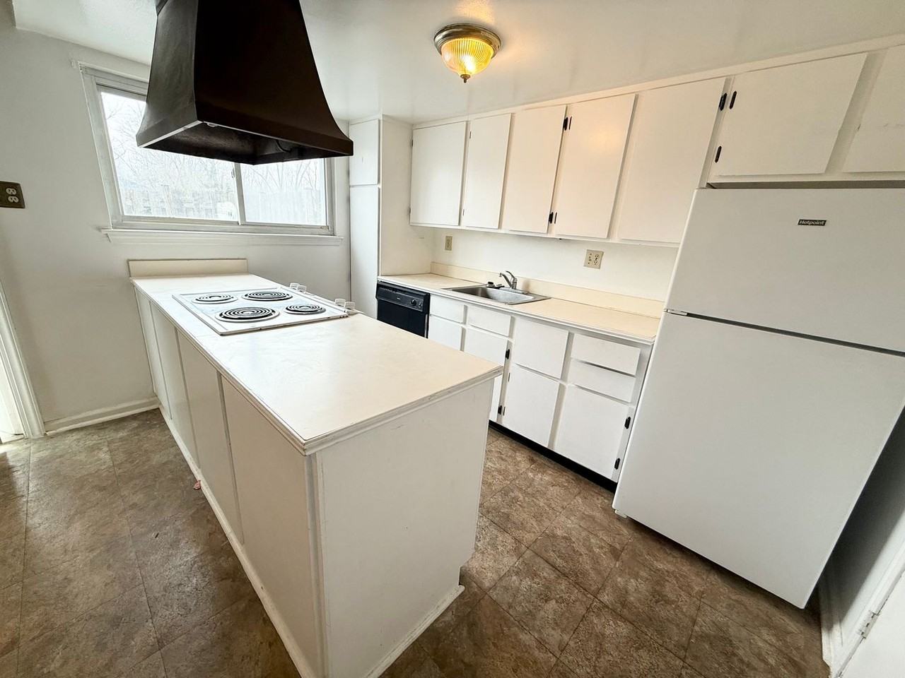 161 Ardwick Ter - Photo 3 of 24