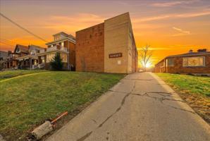 featured image of 4105 W 8th St