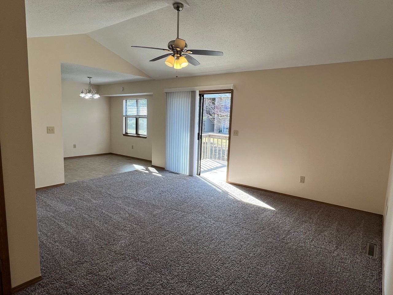 5471 S Jefferson Ave - Photo 4 of 17