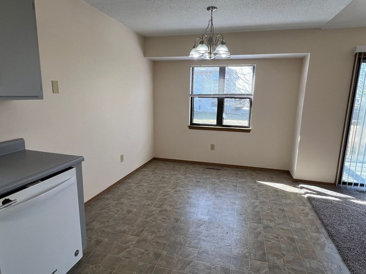 5471 S Jefferson Ave - Photo 6 of 17