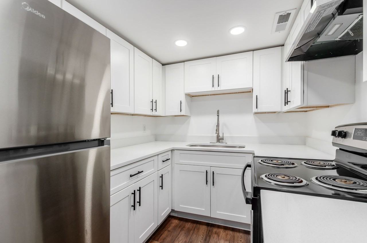 45 Governor Pl #25 - Photo 3 of 48