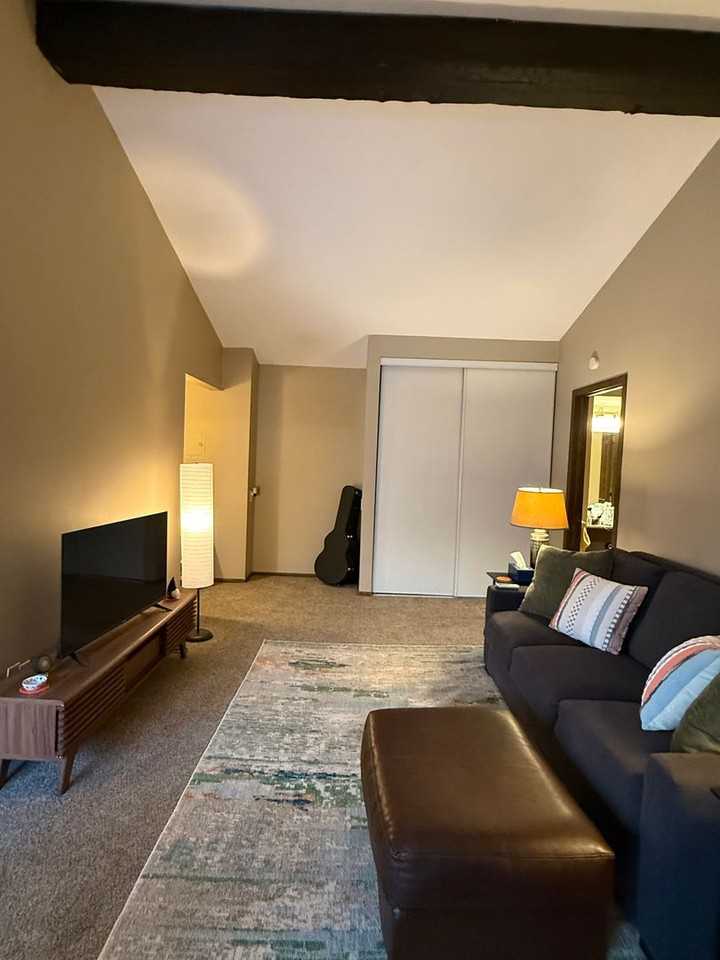 928 Westbrooke Way #5 - Photo 5 of 21