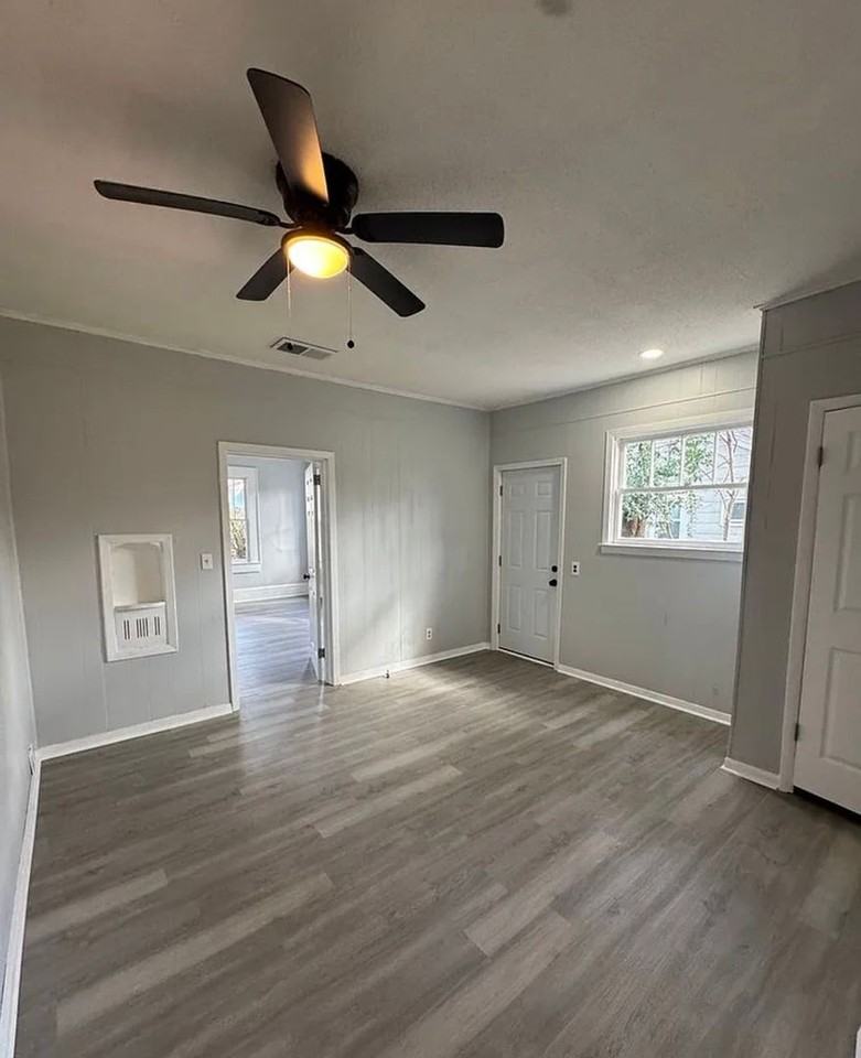 2514 Poplar St - Photo 2 of 11