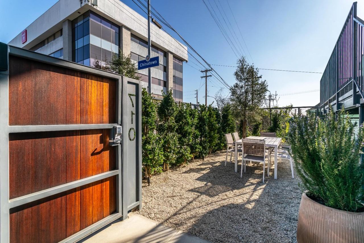 713 New Depot St - Photo 4 of 40