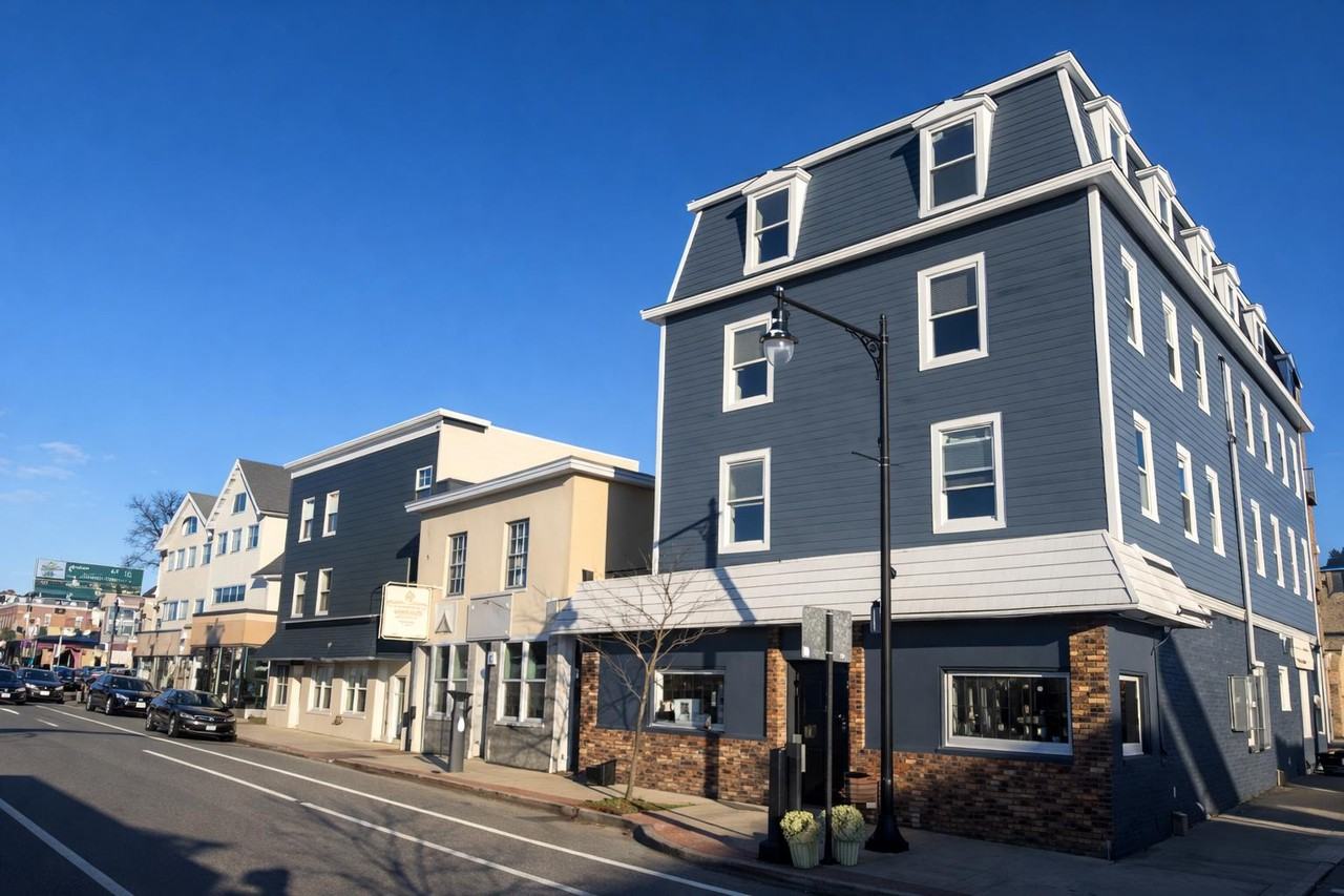 111 Millbury St - Photo 3 of 9