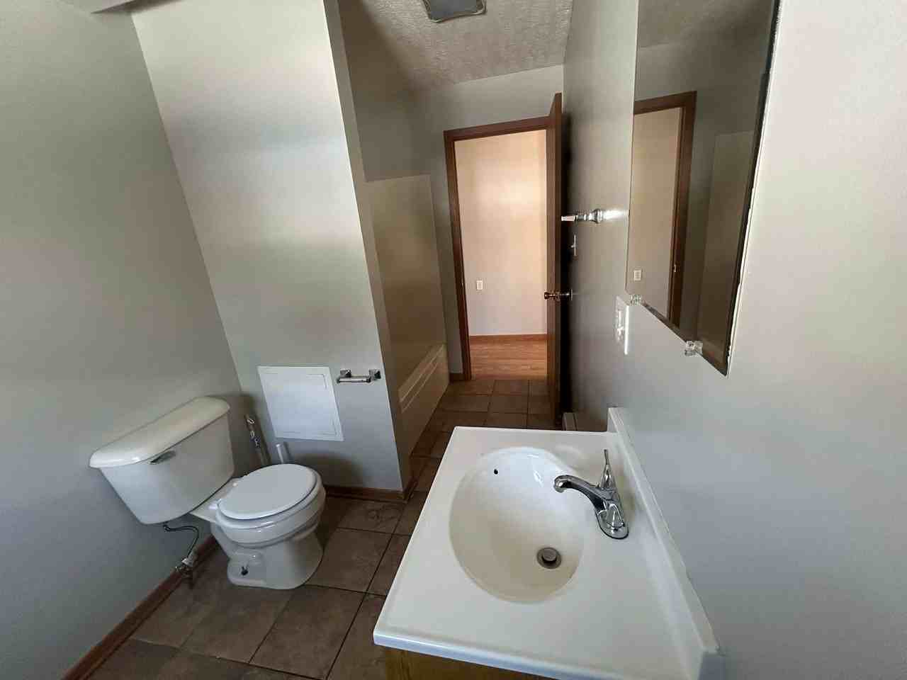 29 McCulloh St - Photo 4 of 26