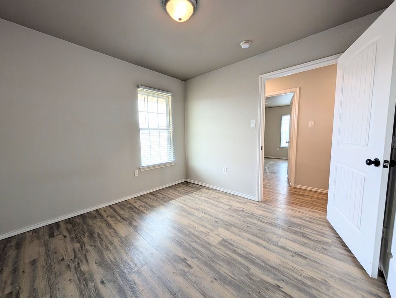 2206 E Main St - Photo 2 of 10