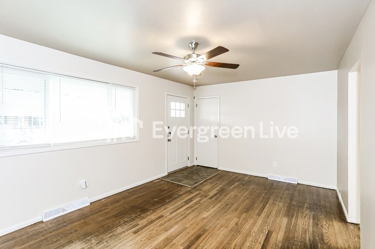 3984 Hammond Blvd - Photo 4 of 15